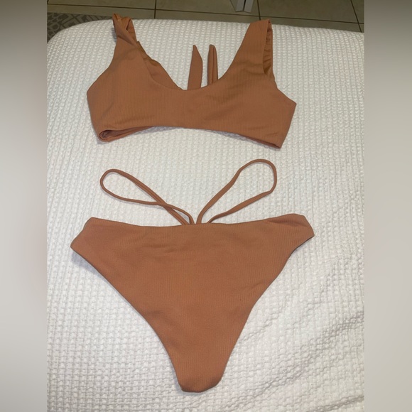 Bikini Tan size Medium with straps for waist - Picture 2 of 2